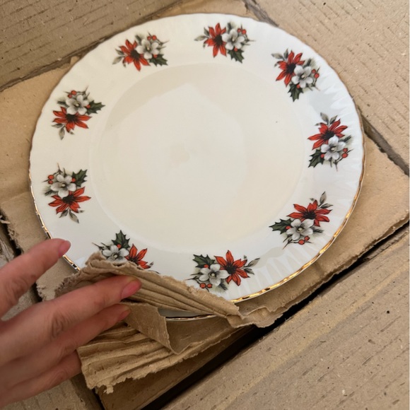 IMPERIAL Fine China Porcelain 16 Pieces - Picture 3 of 16